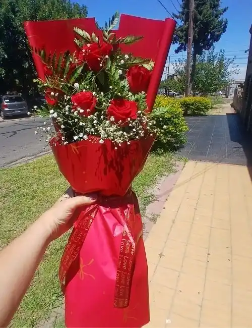 231 Ramo de Rosas Rojas - Imagen 1