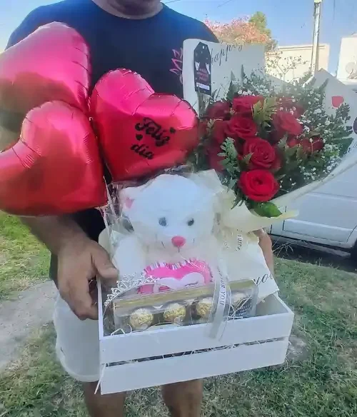 233 Ramo de 1 docena de rosas más Chocolates más Globos - Imagen 1