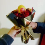 Ramo de 6 Rosas Rojas con Huevo de Pascua Premium