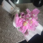 Mini Ramo "Dulzura Lila" con 3 Bombom Ferrero Rocher - Imagen 2