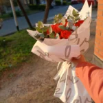Ramo De Rosas  Naranja Envoltorio Love Blanco