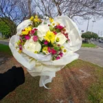 Ramo de Flores Estilo Coreano "Petal Wrap" – Diseño Exclusivo en Wilde - Imagen 2